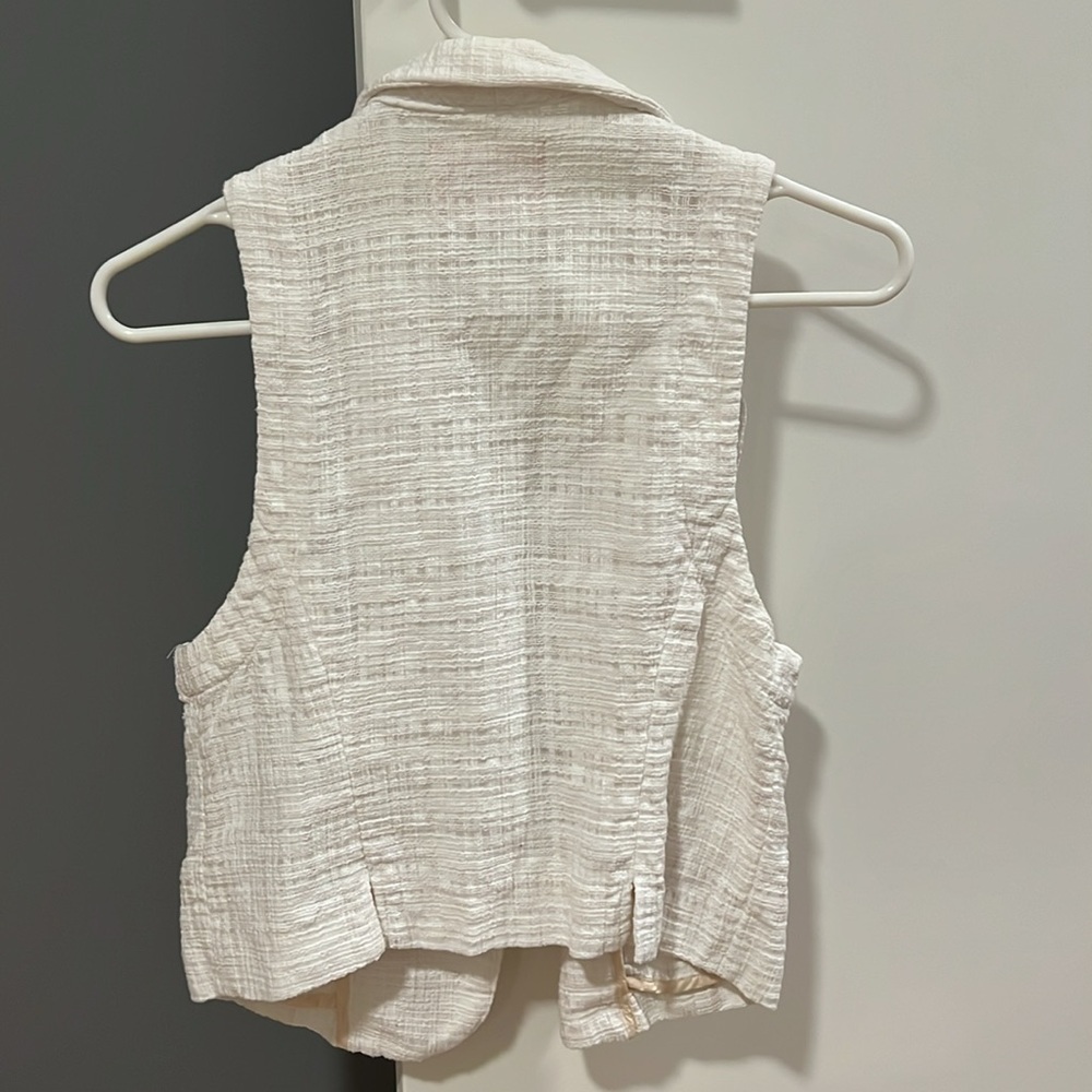 Anthropologie white vest with buttons - Picture 4 of 7